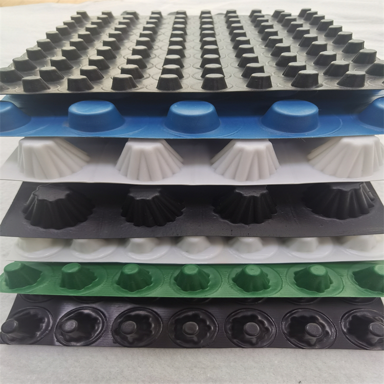 車(chē)庫(kù)頂板排水板